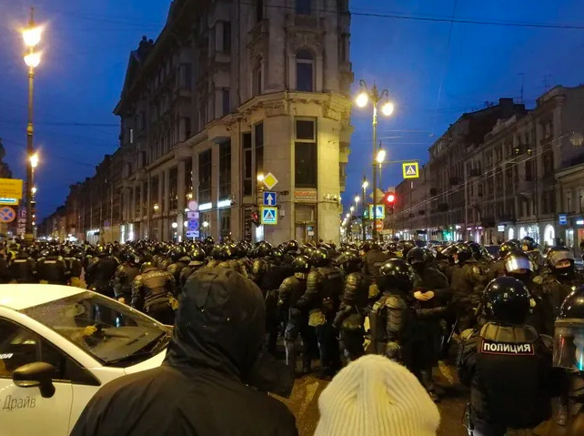 Путін - злодій!: У Росії проходять акції на підтримку Навального 15