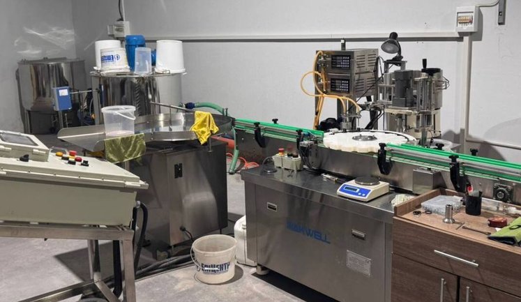 БЕБ викрило незаконне виробництво рідин для електронних сигарет у Київській області. ФОТО