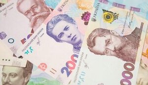 Гривня завершує тиждень зниженням щодо євро: Нацбанк встановив офіційний курс на понеділок