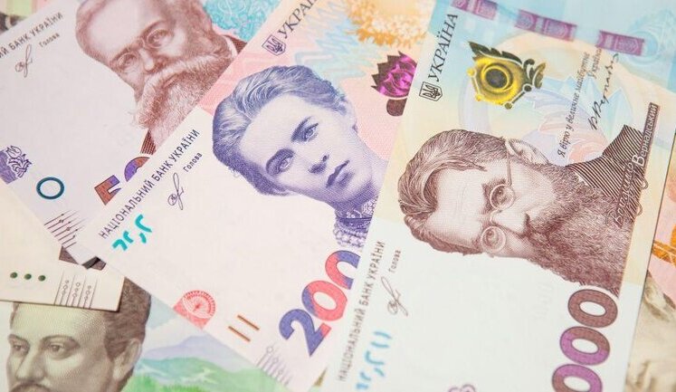 Гривня завершує тиждень зниженням щодо євро: Нацбанк встановив офіційний курс на понеділок