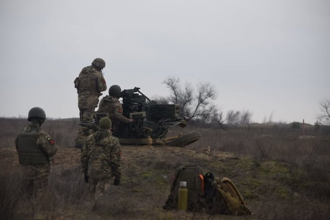 Піхотинці на Херсонщині тренуються знищувати наземні цілі з зенітних установок 05