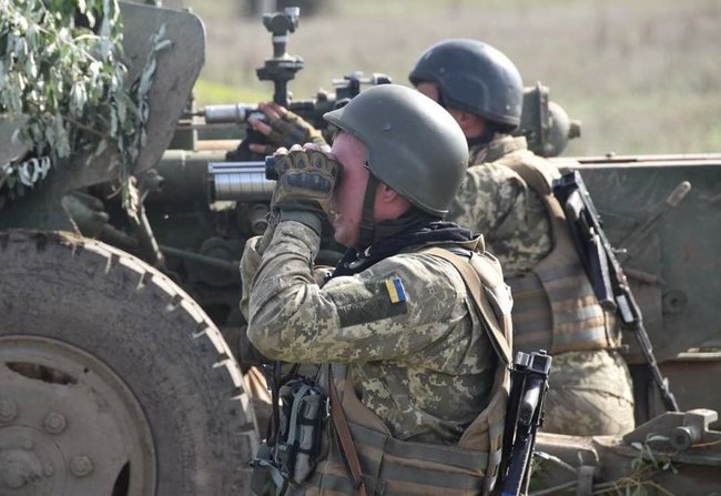 Под руководством женщины-командира артиллеристы провели учения по уничтожению вражеских танков 06