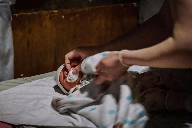 У Харкові пологовий будинок переїхав під землю: мами та діти сплять у коридорах 08 У Харкові пологовий будинок переїхав під землю: мами та діти сплять у коридорах 08