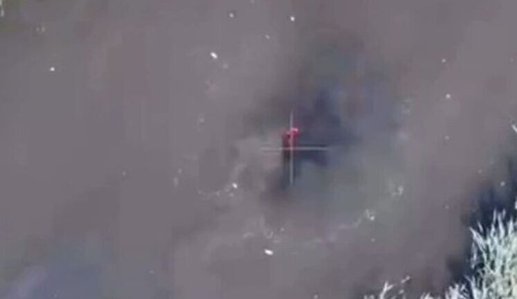 Russian man swimming in river turns into bloodstain in water after being hit by Ukrainian ammunition. VIDEO