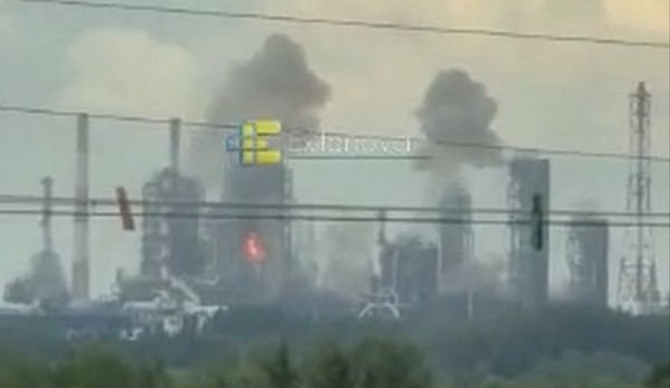 Drones attack Omsk: Russia’s largest oil refinery is believed to be on fire (updated). VIDEO+PHOTO