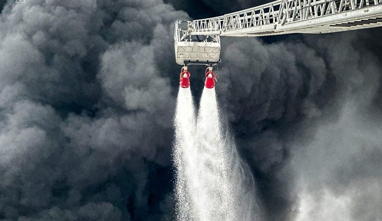 Последствия удара РФ по объекту инфраструктуры на Львовщине. ФОТОрепортаж