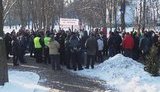 Мешканці Виноградаря, протестуючи проти знищення парку, перекрили вулицю Вишгородську. ФОТОрепортаж+ВІДЕО (оновлено)