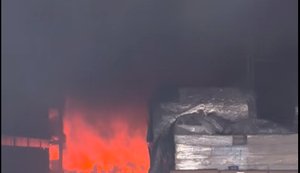 Кадры с места событий на складе издательства "Ранок" в Харькове: горят учебники