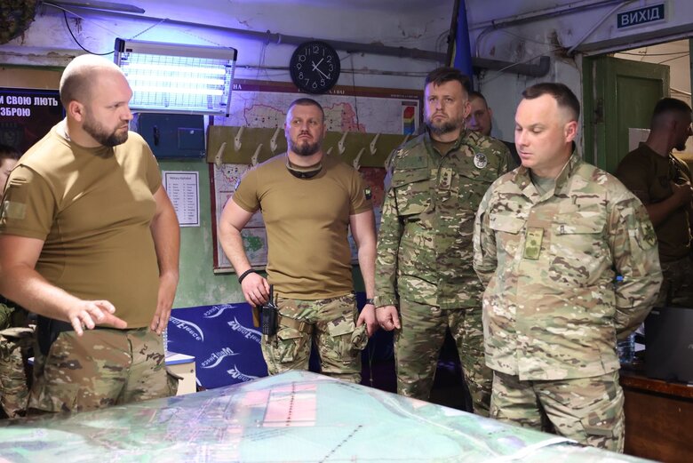 Гостіщев з колегами обговорюють план дій