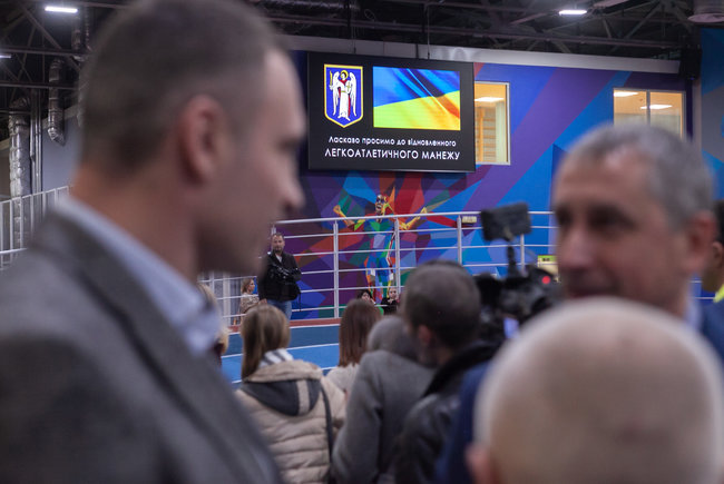 Брати Клички відкрили оновлений легкоатлетичний манеж у Києві 18