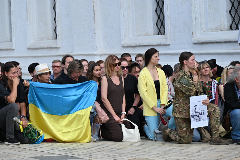 Зі скрипалем та воїном Давидом Якушиним, який загинув у бою з окупантами, попрощалися в Києві 12