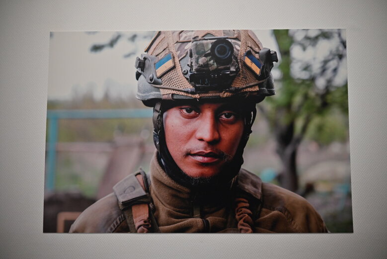 Выставка фотографий добровольца Владимира Миронюка (Джона), погибшего под Курдюмовкой в сентябре 2023 года 11