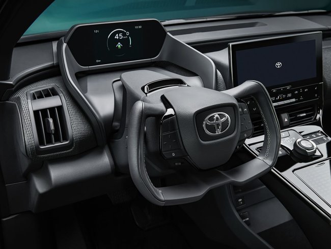 Toyota к 2025 году представит 15 электромобилей 06