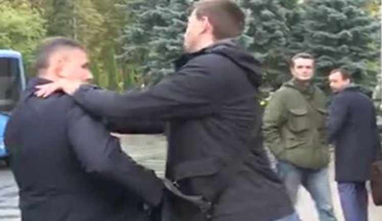 "Who's an asshole?! Hands off!" - MP Parasiuk fought with State Guard Administration head Heletei. VIDEO