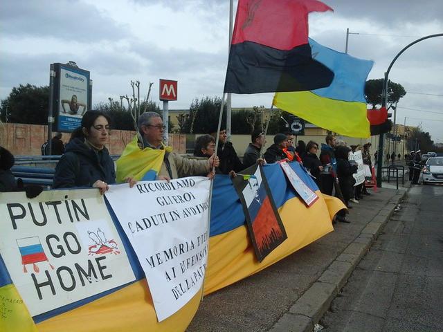 "Avdiivka is Ukrainian Aleppo": Ukrainians protest at Russian embassies in Riga, Rome and Lisbon 03