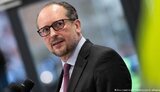 "Сумнівний сигнал": глава МЗС Австрії Шалленберг розкритикував вивезення персоналу посольств з України
