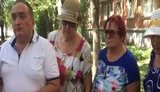 "Продуктами американскими травят российский народ! Сначала нужно посмотреть отходы-подходы", - группа жителей Краснодара готовит штурм "Макдональдса" в ответ на санкции США. ВИДЕО