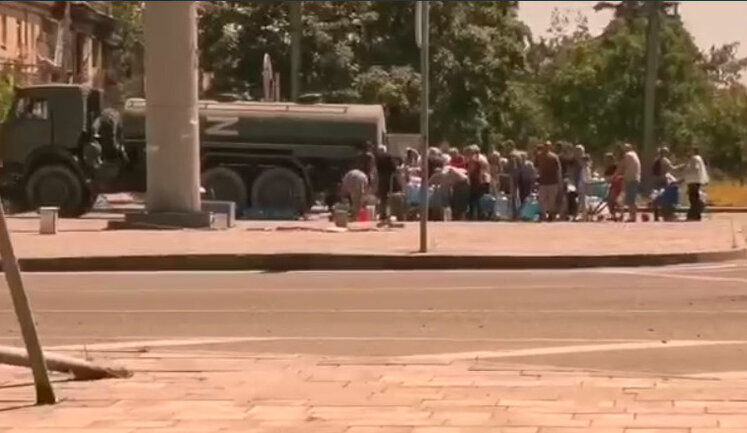 Residents of Mariupol receive five liters of drinking water per week. VIDEO