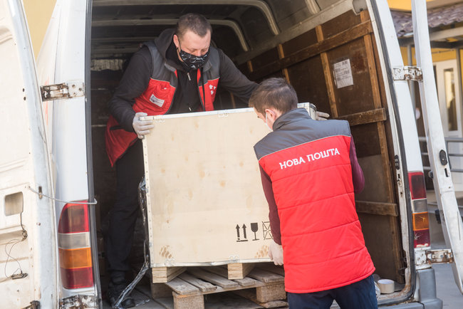 Новая почта отправила в Полтаву и Черновцы очередную партию гуманитарной медпомощи 02