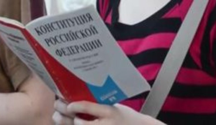 "Repression getting stiffer. We really aspire to changes," - activists held public reading of Russian Constitution to remind about their rights. VIDEO
