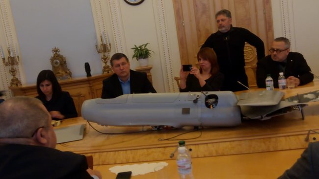 Військові показали дві частини російських безпілотників, збитих українською армією 03