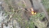 окупант охоплений полум’ям знімає одяг