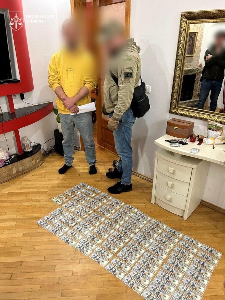 обшуки у наркоторговців