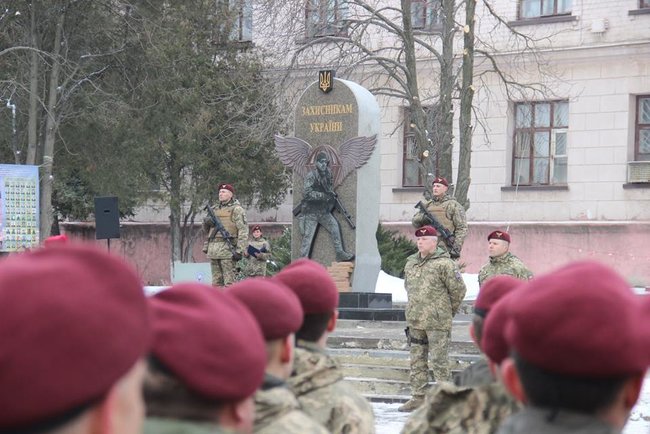 Памятник захисникам ДАП відкрили в Краматорську 02