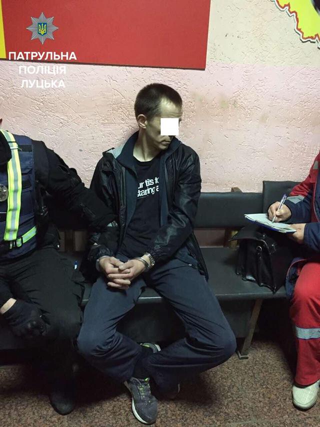 Патрульные Луцка задержали троих мужчин с противотанковым гранатометом 03