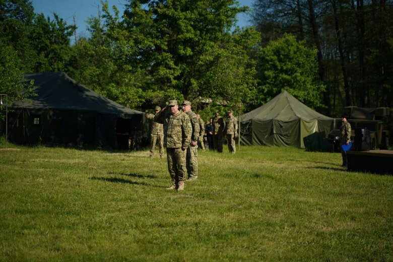 Бойовий командир Едуард Пісоцький: Мої підлеглі на 98 відсотків ніколи не тримали в руках зброї. Вдягнені були у те, хто в чому прийшов – в джинси, спортивні костюми, кеди, кросівки 03