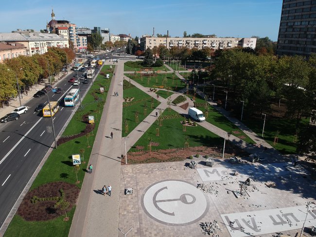 Подарок мецената Бумбураса: в Мариуполе появилась Греческая площадь 03