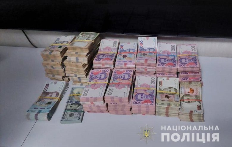 Запорожские мошенники продали через соцсети отсутствующего товара на 2 миллиона гривен, - Нацполиция 02
