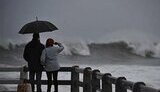 В Европе бушует сильнейший ураган десятилетия. 15 человек погибли. ФОТОрепортаж.