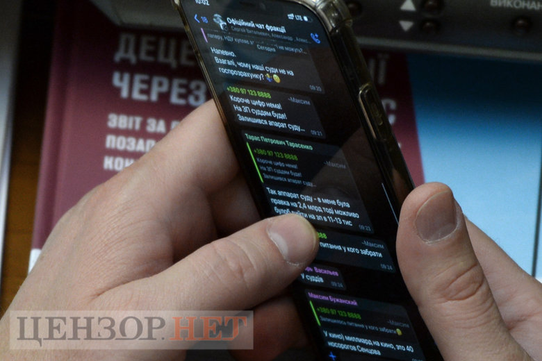 Слуги народу обговорюють, де взяти гроші на апарат судів. Бужанський пропонує з кіно: Мільярд - це 40 носорогів Сенцова 01 Слуги народу обговорюють, де взяти гроші на апарат судів. Бужанський пропонує з кіно: Мільярд - це 40 носорогів Сенцова 01