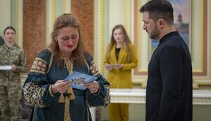Зеленский вручил 30 сертификатов на квартиры Героям Украины и родным погибших Героев. ФОТОРЕПОРТАЖ