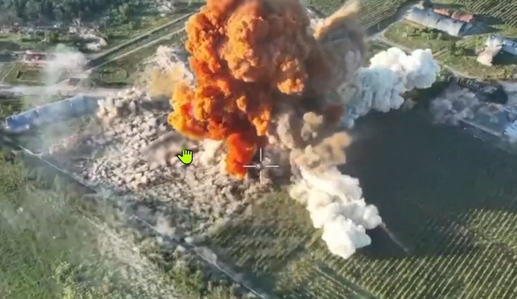 Пілоти 58-ї ОМПБр підірвали склад селітри разом із російською піхотою на Харківщині. ВIДЕО