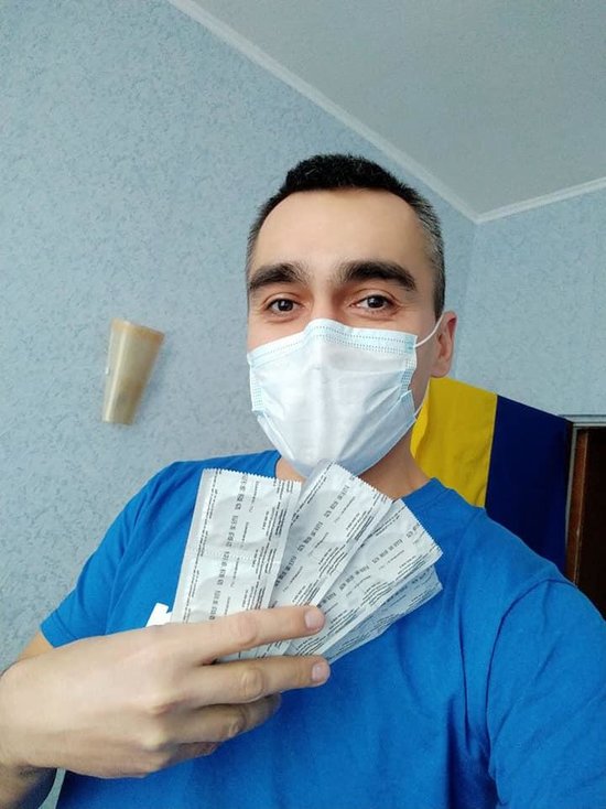 Пребывающим на обсервации в Новых Санжарах передали партию контрацептивов 01