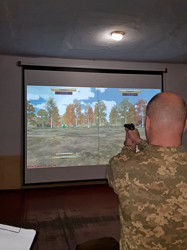 Военнослужащие воздушного командования Юг отрабатывают навыки по огневой подготовке в интерактивном тире, - Минобороны 01