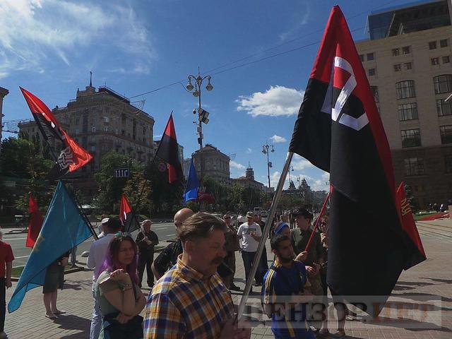 Киевсовет приравнял воинов добробатов к участникам АТО: во время попытки активистов пройти в зал заседаний произошла потасовка 01