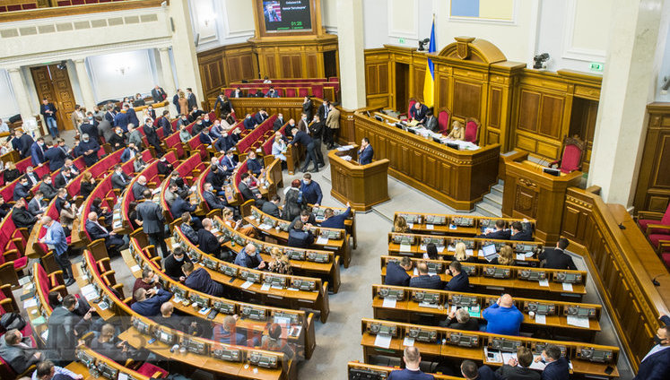 Некарантинные приветствия "слуг народа", обсуждения "фейковых справок" о прививках и сбор Медяником почти 150 тыс. грн, - день работы ВР 2 декабря. ФОТОрепортаж