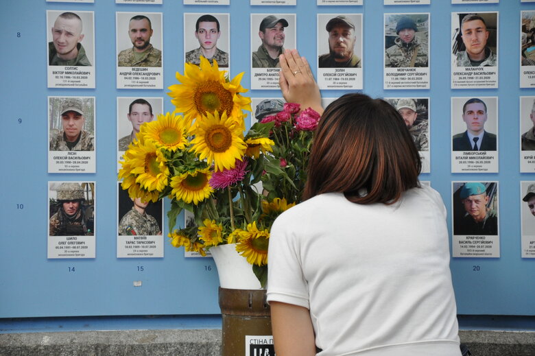 Пам’ять полеглих захисників України вшанували у Києві 08