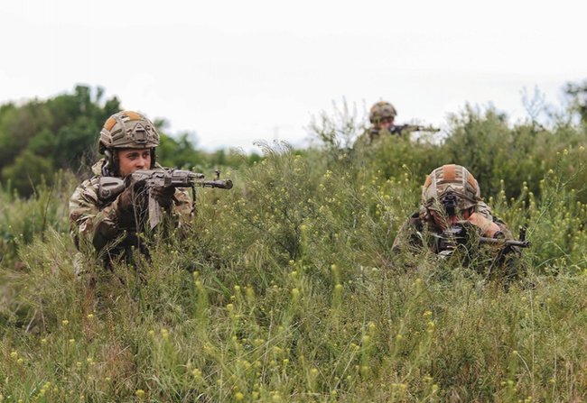 Масштабні навчання ЗСУ та Нацгвардії відбулися під Маріуполем 01
