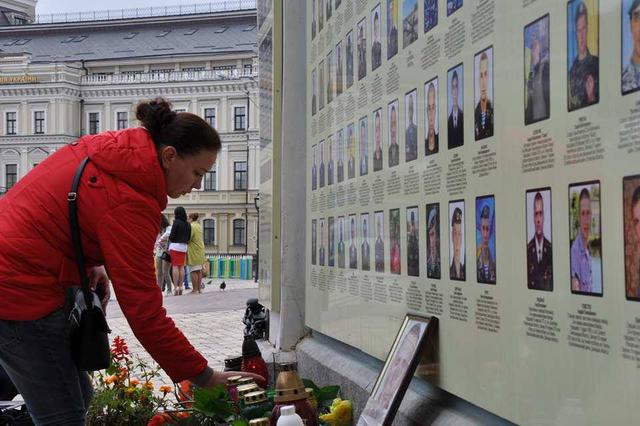 Ко Дню матери на Михайловской площади прошла панихида по погибшим в АТО 03