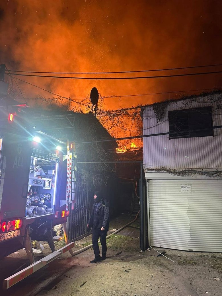 Масований удар по Одесі: влучання у будинки