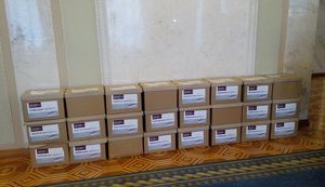 БПП приніс у Раду понад 1,5 млн підписів на підтримку конституційних змін про курс в ЄС і НАТО. ФОТО
