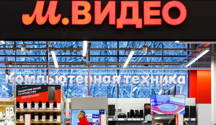 Найбільша мережа електроніки Росії закриє до 30% магазинів після мільярдних збитків