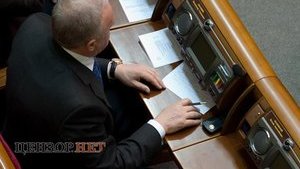 Послание депутата-"регионала": "Женщина - это любовь, это жизнь". ФОТО