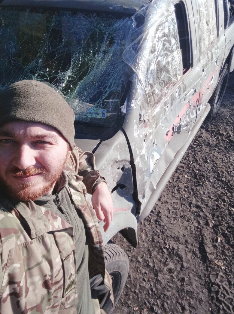 Кулеметник Шутнік з Азова Сергій Фіщук: Не було жодного дня, щоб не стріляли в нашому секторі. Якщо в інших бувають якісь дні затишшя, то в нас, якщо ворог не намагається просунутись, то просто гатить градами в поле чи річку 09