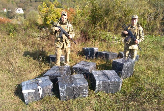 Водолази-контрабандисти намагалися перемістити 9,2 тис. пачок сигарет до Румунії, - Держприкордонслужба 03