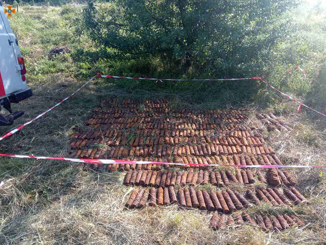 В поселке на Николаевщине нашли 500 снарядов времен прошлых войн 01